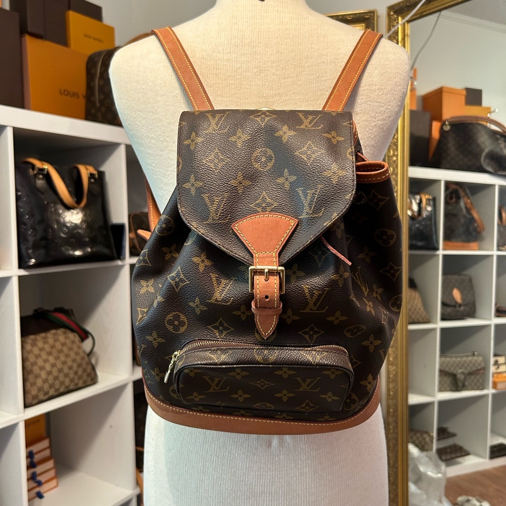 Louis Vuitton Montsouri MM Backpack - Picture 2 of 16